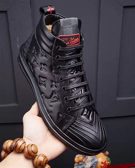 prezzo scarpe da uomo louis vuitton|Sneakers di lusso uomo, scarpe da uomo .